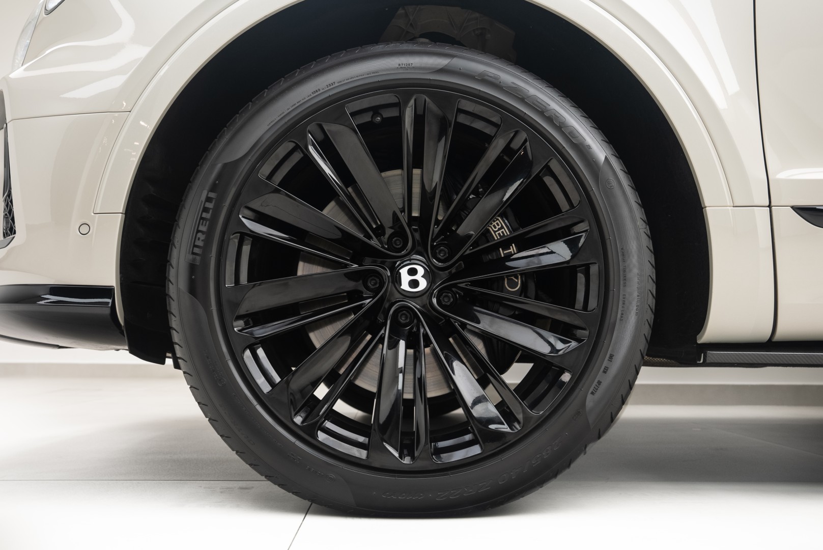 2022 BENTLEY BENTAYGA SPEED W12 (GCC) — WARRANTY FULL SERVICE HISTORY